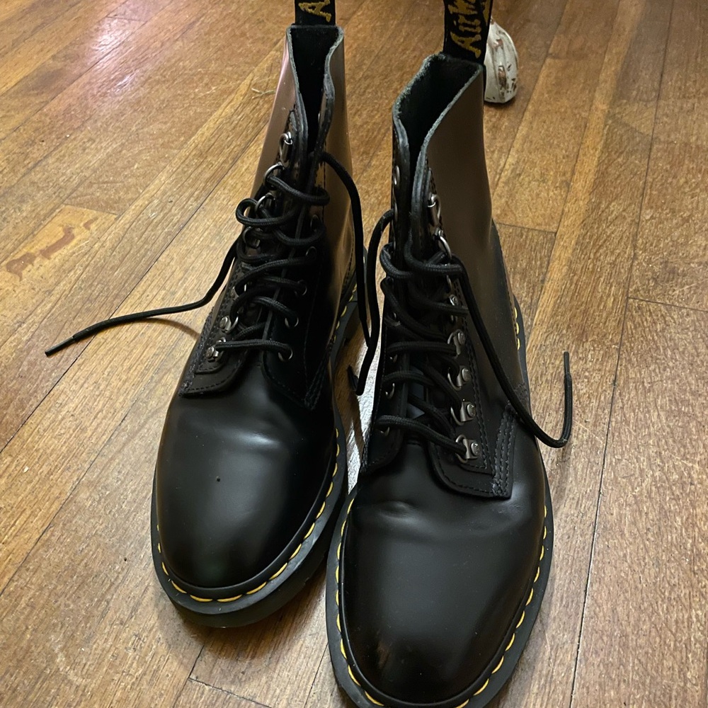 Dr. Martens 1460 Pascal Black  Leather Platform Doc Boots Women Size 9 US 39